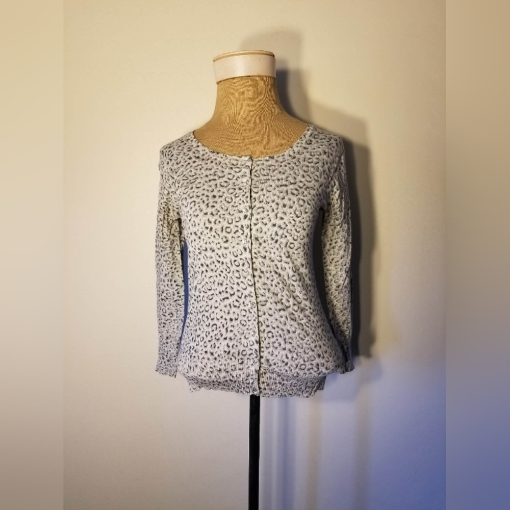 Meringue Brand Gray, Black, & White Leopard Print Cardigan Size Medium